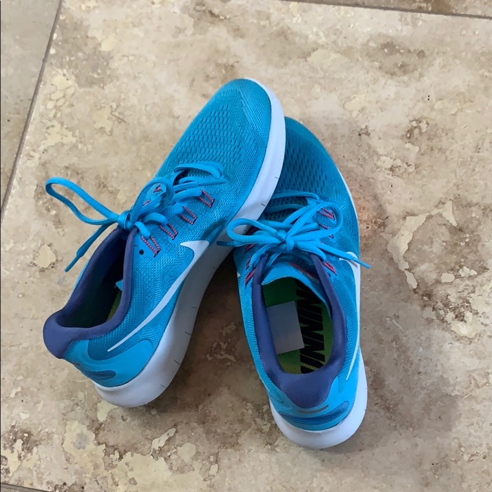 Nike tennis shoes